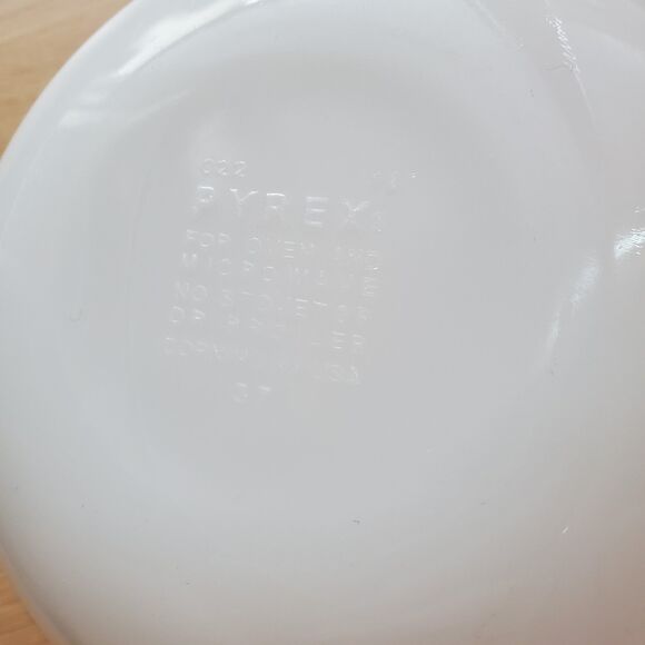 Vintage Pyrex 022 White Opal Casserole Dish With Lid - Picture 9 of 15